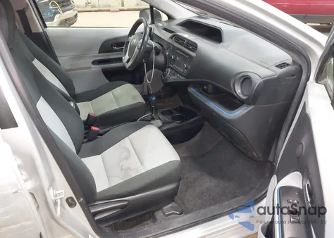 2013 Toyota Prius C Three z USA, uszkodzony, nr VIN JTDKDTB37D1541309